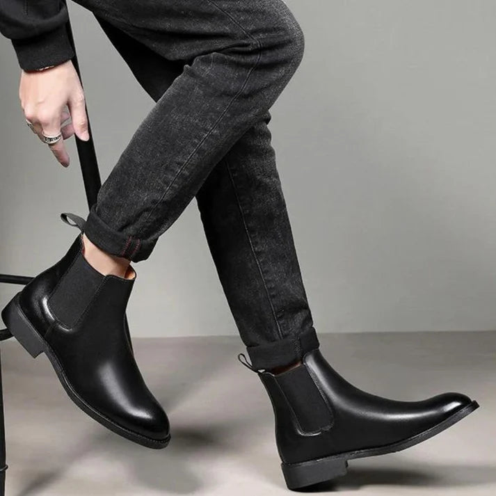 Bota Chelsea em Couro Masculina Montvani MV279