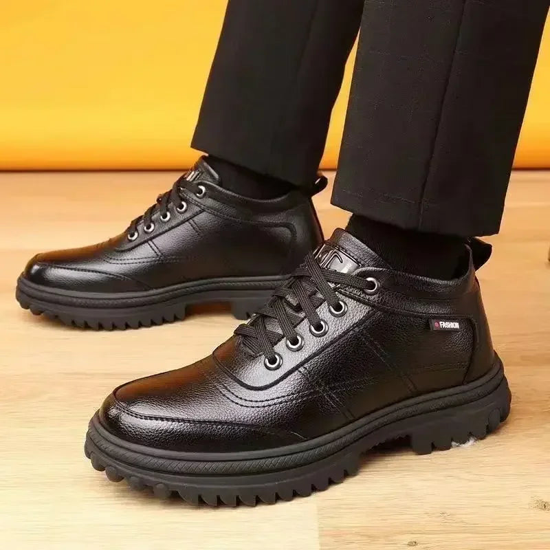 Bota Masculina em Couro Acolchoada Montvani MV049
